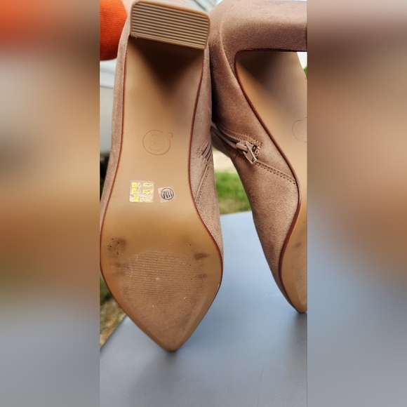 Chinese Laundry Tan Ankle Booties with Pointed Toe - Picture 5 of 7